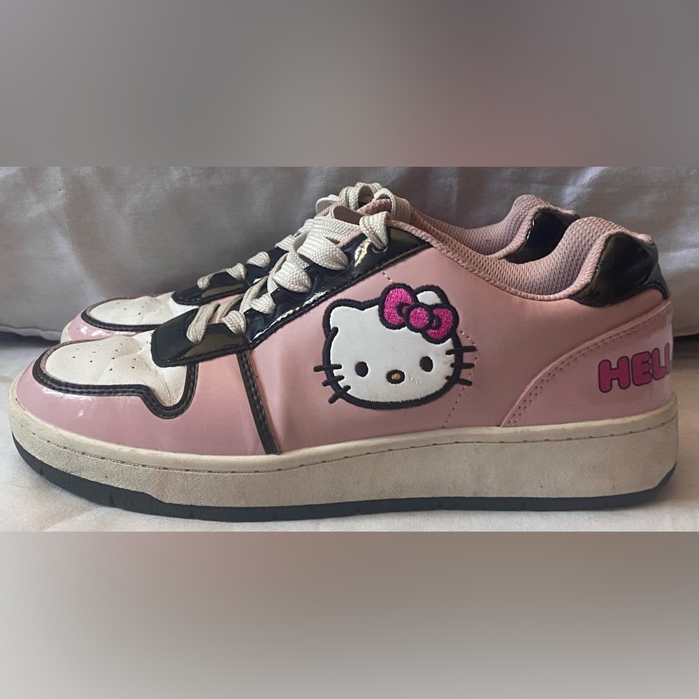 HELLO KITTY by SANRIO PINK BLACK SNEAKERS SHOES LIMITED EDITION WOMENS SIZE 7